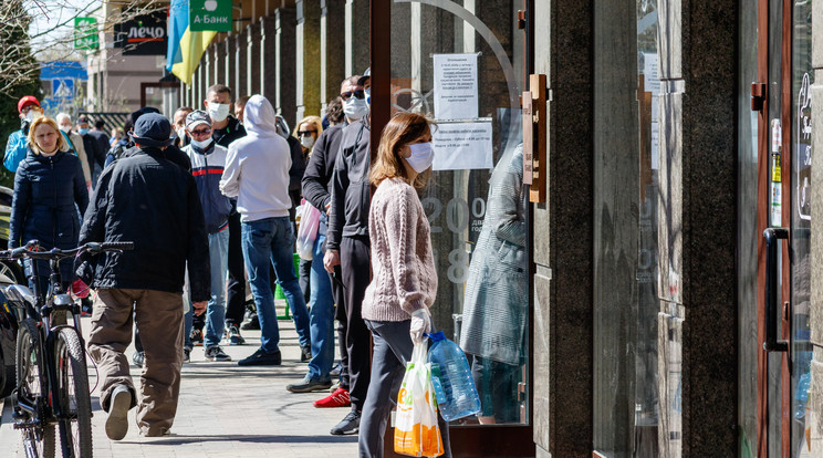 Ukrajnában a koronavírus miatt meghozott korlátozások meghosszabbításán dolgoznak. /Fotó:MTI/