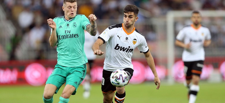 Kuriozalny gol. Kroos wykorzystał, że bramkarz "poszedł na spacer" [WIDEO]