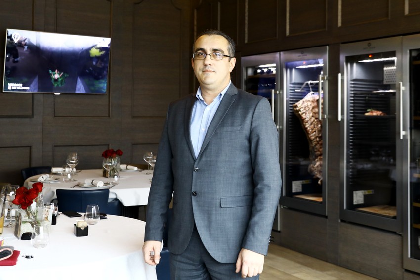 Novica - menadžer restorana