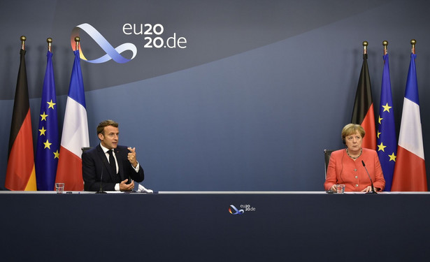 Emmanuel Macron i Angela Merkel na konferencji kończącej szczyt