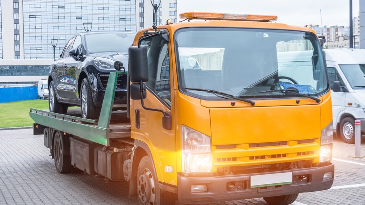 Comparație asigurări de călătorie: ce oferte includ tractare, mașină de înlocuire și repatriere?