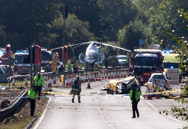 Myśliwiec spadł na autostradę koło Brighton. Wśród ofiar dwóch piłkarzy i trener. WIDEO
