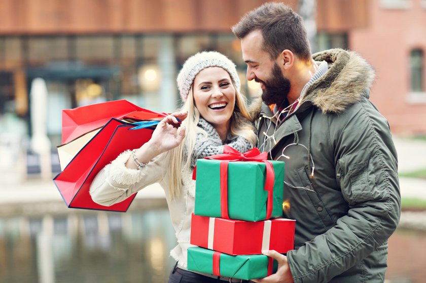 Picture of couple shopping for Christmas in the city