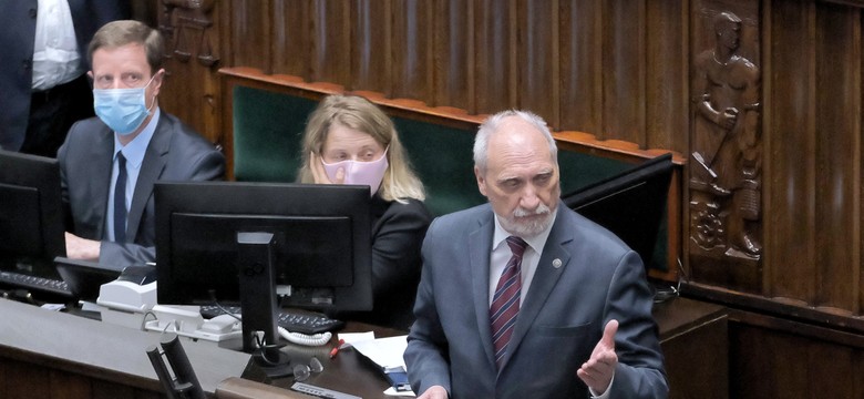 "Pan wybiera rodziny". Antoni Macierewicz usłyszał słowa pełne emocji