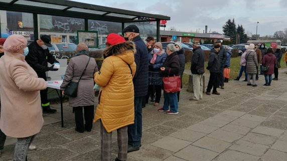 Mieszkańcy odbierali darmowe maseczki