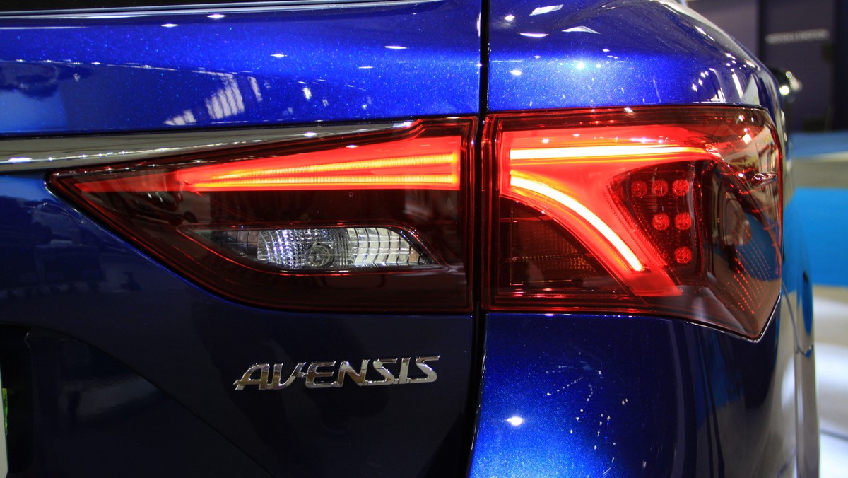 Na poznańskich targach motoryzacyjnych Motor Show 2015 Toyota zaprezentowała nowe odsłony znanych modeli: avensis i auris. Przedstawiciele koncernu zapewniają, że w Polsce i w Europie rośnie zainteresowanie autami z hybrydowymi jednostkami napędowymi.