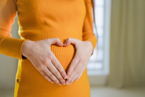 Milyen gyakori az emlődaganat terhesség alatt és után?
