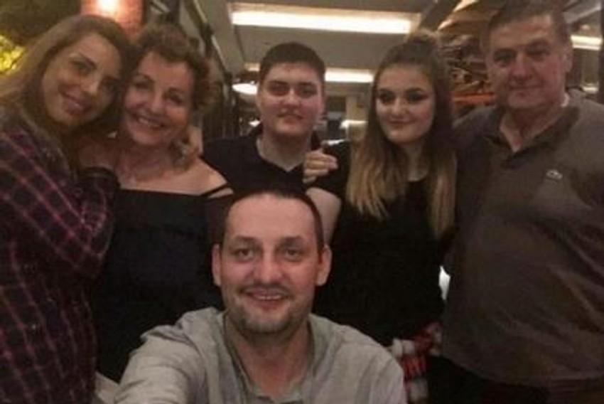 Ana Bekuta sa porodicom