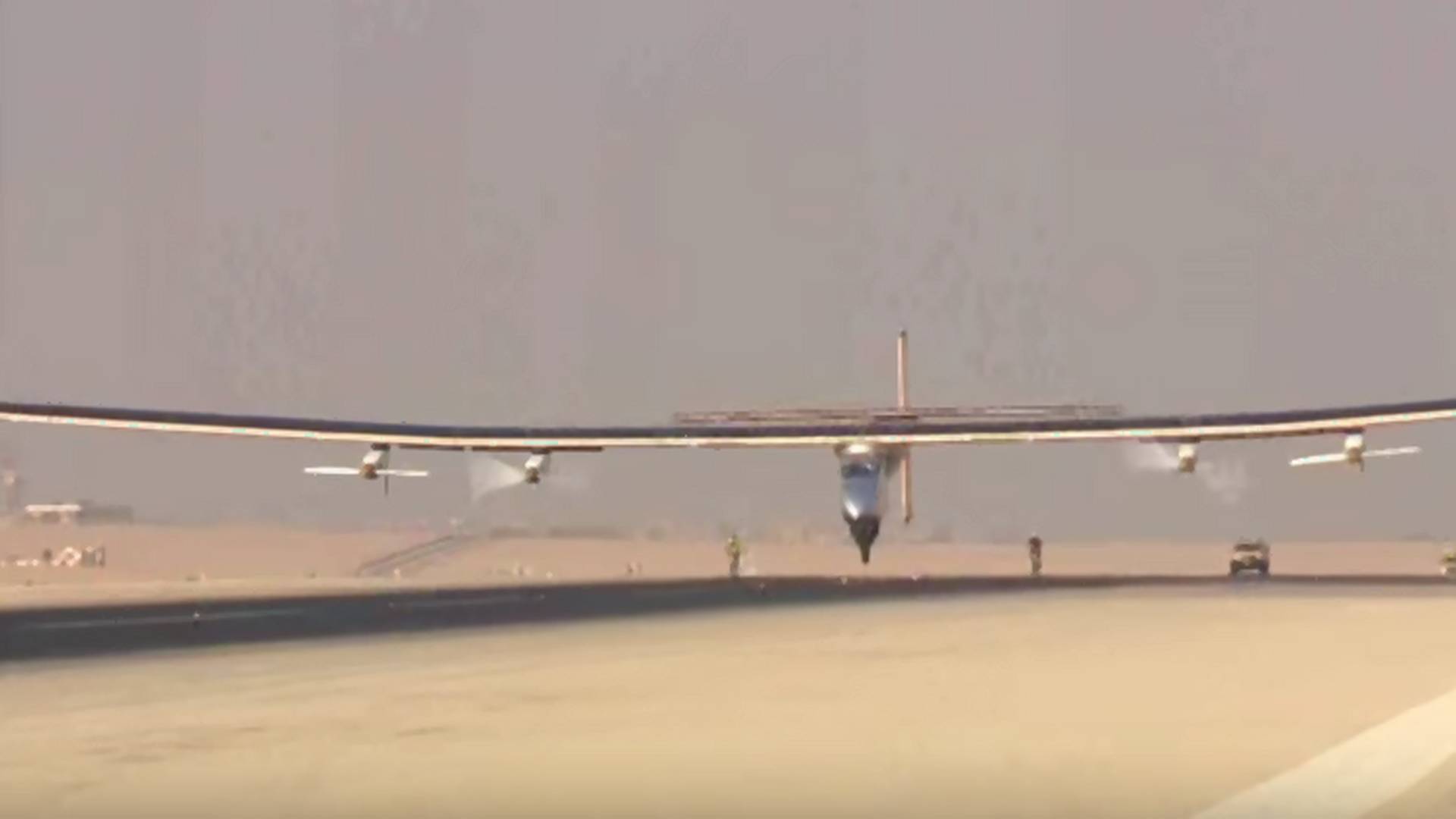 Prvé lietadlo poháňané len slnečnou energiou dokončilo cestu okolo sveta