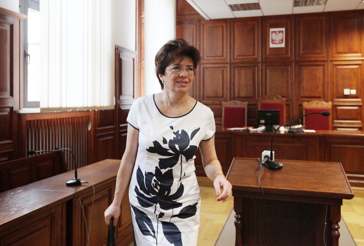 Na zdjęciu archiwalnym z 19.07.2011 była posłanka SLD Aleksandra Jakubowska podczas ogłoszenia wyroku w sprawie ustawy medialnej w Sądzie Okręgowym w Warszawie