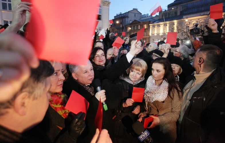 Manifestacja zorganizowana przez PiS w proteście przeciwko planom rządu dotyczącym wydłużenia wieku emerytalnego.