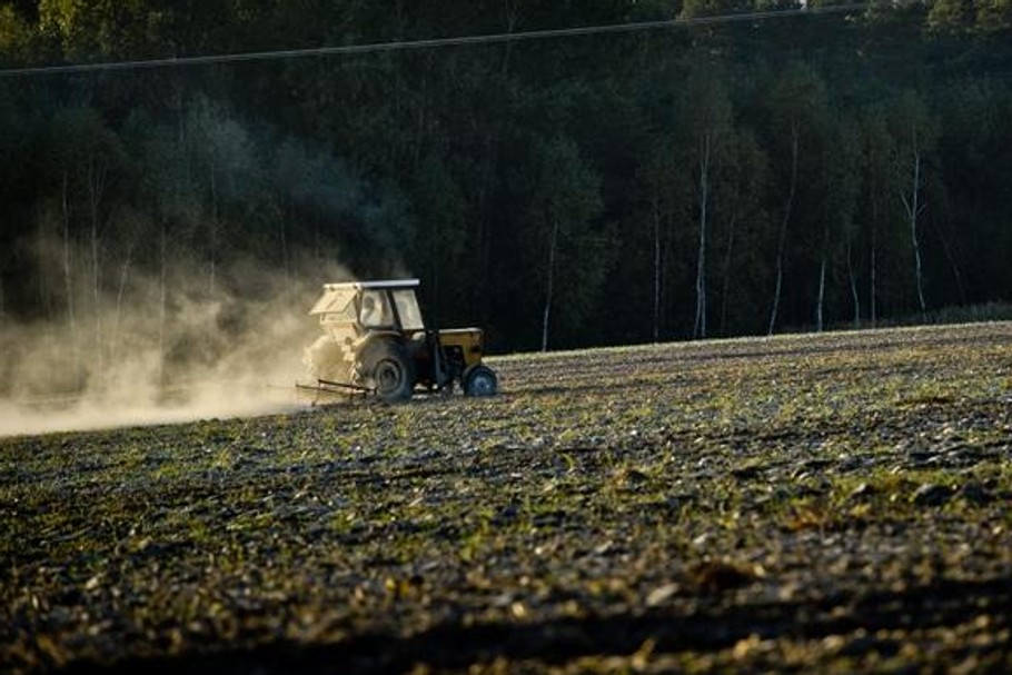 Na spadek bezrobocia wpłynęło m.in. rozpoczęcie prac w rolnictwie