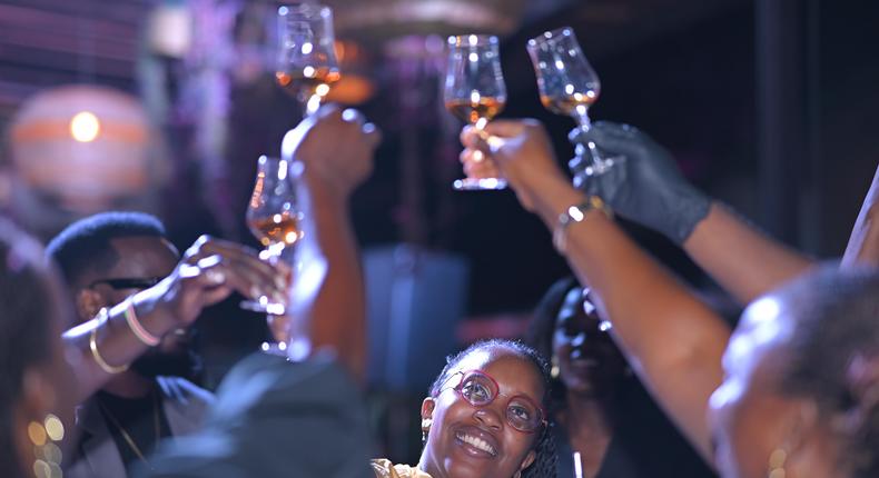 The evening, hosted by Wendy Angudeyo, the Lady Captain of Uganda Golf Club, was a delightful mix of celebration, whisky mentorship, and education.