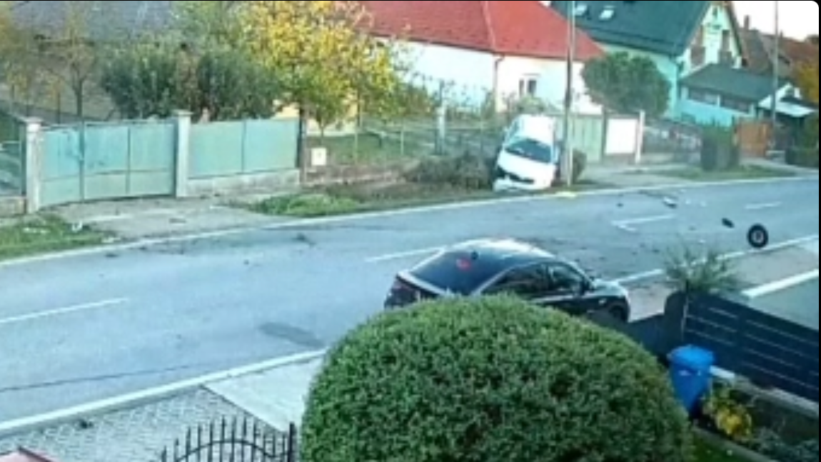 Opitý vodič vo Vozokanoch narazil do auta,stromu i plota rodinného domu.