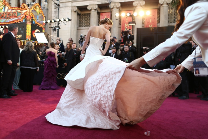 Oscary 2013: Wpadka Jennifer Lawrence. Przewróciła się na  schodach