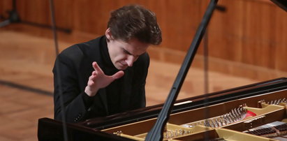 Marcin Wieczorek zachwycił na Konkursie Chopinowskim. Kim jest młody pianista?