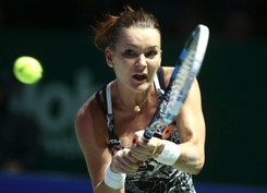 WTA Finals: Efektowna sukienka nie pomogła. Radwańska po dramatycznym meczu uległa Kuzniecowej