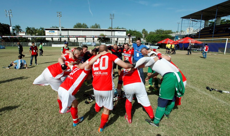 Pierwsze nieoficjalne Mistrzostwa Świata w ampfutbolu zorganizowano w 1987 roku. Wygrała drużyna z Salwadoru. Drużyna ta składała się z weteranów wojennych. Dyscyplina ta została uznana przez FIFA i być może niedługo dołączy do dyscyplin paraolimpijskich. Nazwy używane w innych krajach to Amp Soccer (USA), Amputee Football (Anglia), Futbol de Amputados…