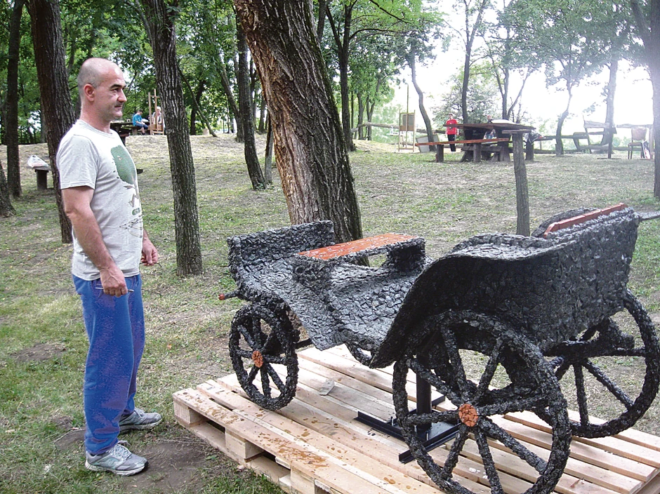 
Šandor Peleškei isklesao je fijaker
u kamenu