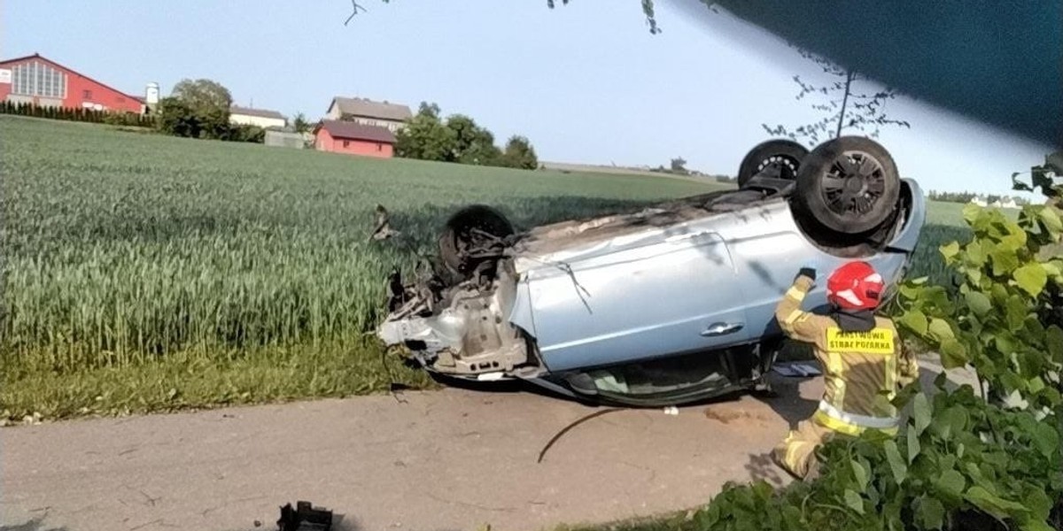 Wypadek wyglądał bardzo groźnie, ale kiedy strażacy przyjechali na miejsce, zrobili wielkie oczy...