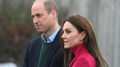 Książę William i księżna Kate zostali wolontariuszami. "Jedno z nich radziło sobie lepiej"
