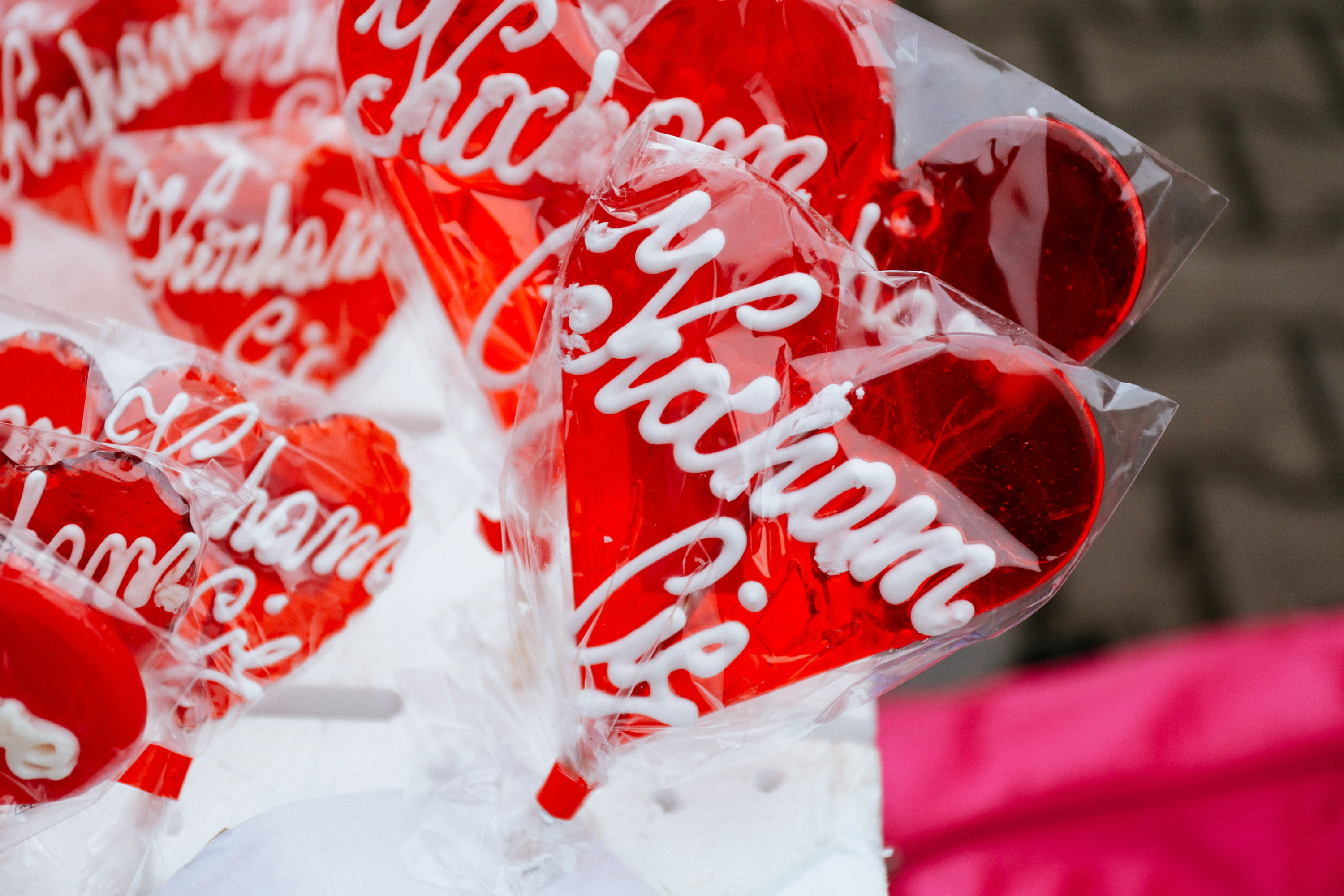 244 przypadki oszustw romantycznych w 2025 roku - o 100 więcej niż rok wcześniej