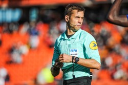 Francuz Clement Turpin arbitrem meczu Włochy - Polska