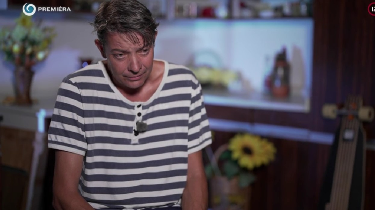 Peter spadol na úplné dno a žije v stane.