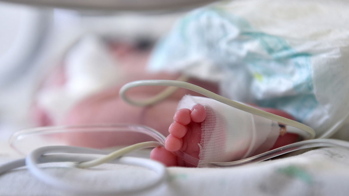 Gdańsk: czterotygodniowe niemowlę w stanie ciężkim w szpitalu. Zatrzymano rodziców