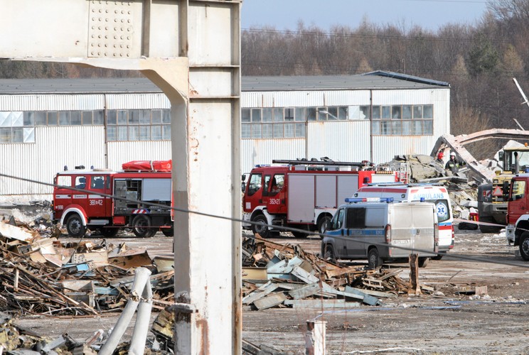 Akcja straży pożarnej na miejscu katastrofy budowlanej