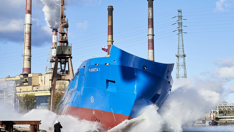 Dziś w Gdańsku zwodowano kadłub statku "Planeta I", drugą z dwóch jednostek wielozadaniowych powstających na potrzeby urzędów morskich. Po zakończeniu budowy nowy statek ma być wykorzystywany przez Urząd Morski w Szczecinie.