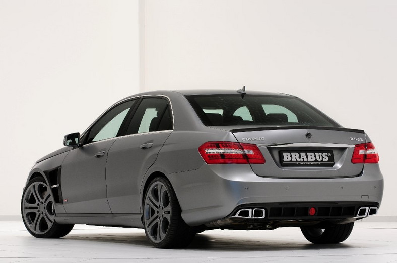 Mercedes E63 AMG - 555 KM od Brabusa