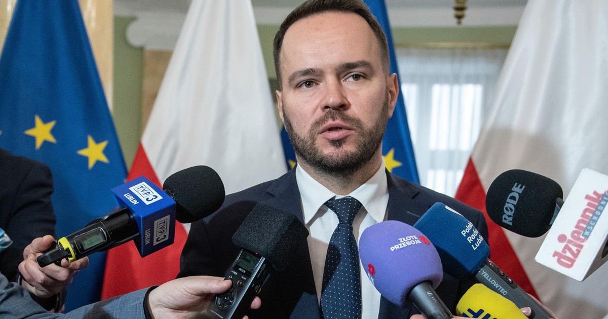 Wojewoda zdjął krzyż ze ściany. Sąd podjął decyzję