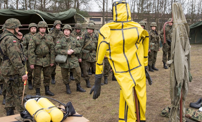 Ćwiczenia rezerwy mają przypomnieć żołnierzom jak funkcjonuje armia i sprzęt. <br><br>fot. (mgo) PAP/Andrzej Grygiel