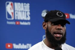 LeBron James koszykarzem Los Angeles Lakers. Za cztery lata gry zarobi 154 miliony dolarów