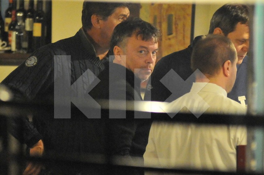 Nele Karajlić je viđen sa društvom u jednom kafiću u centru Sarajeva