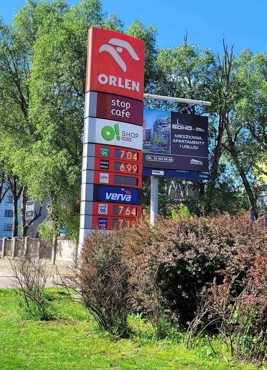 Ceny paliw na stacjach Orlenu zaczynają gdzieniegdzie przekraczać 7 zł za litr Pb95