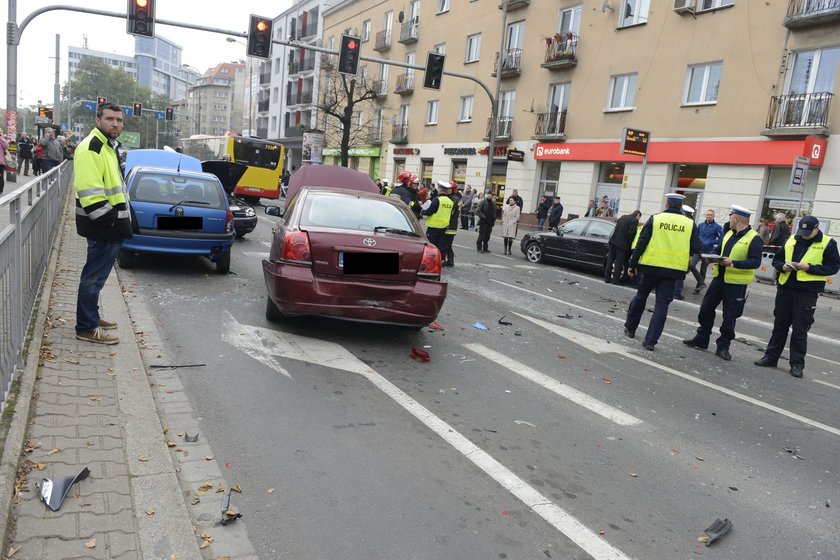 Wypadek autobusu MPK linii 133 na ul. Powstańców Śląskich we Wrocławiu