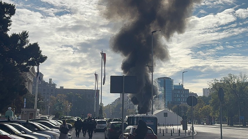 Požar ispred Skupštine