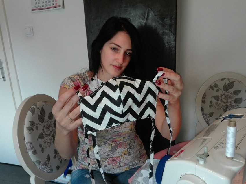 Ana Lazarević iz Valjeva šije maske za medicinare tamošnje bolnice