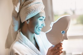 Koje svetlo vama treba? Crveno ili plavo? Sve što treba da znate o LED maskama