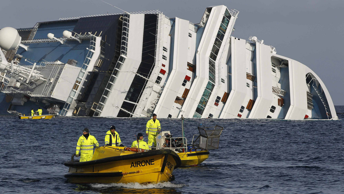 Zwłoki trzynastej osoby, która zginęła w ubiegłotygodniowej katastrofie statku wycieczkowego Costa Concordia, znaleziono dziś w rufie jednostki - ogłosiły ekipy ratunkowe. Wciąż nieznana jest dokładna liczba zaginionych; wynosi ona co najmniej 24.
