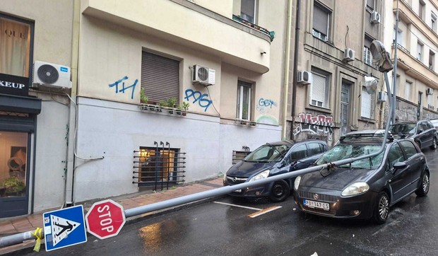 pala bandera u centru Beograda