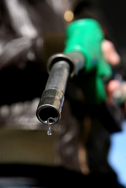 MAE: spadek zapotrzebowania na ropę po raz pierwszy od 25 lat