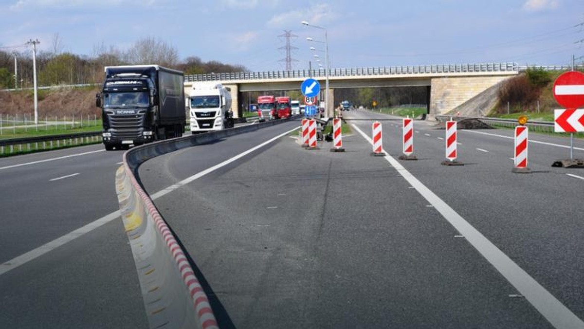 Przedłuży się oddanie do ruchu trzeciego odcinka A4 na Opolszczyźnie. To może skutkować opóźnieniem rozpoczęcia remontu na czwartym odcinku. Na szczęście, ma to potrwać tylko jeden dzień.