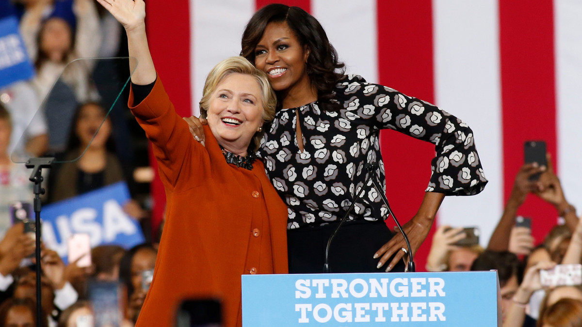 Pierwsza dama USA wsparła w czwartek w Karolinie Północnej ubiegającą się o prezydenturę Hillary Clinton. To pierwszy raz, gdy obie panie wystąpiły razem podczas kampanii. Zdaniem komentatorów, Michelle Obama to najsilniejsze ogniwo kampanii Clinton.