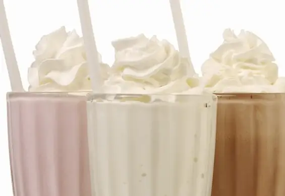 Domowy milkshake truskawkowy