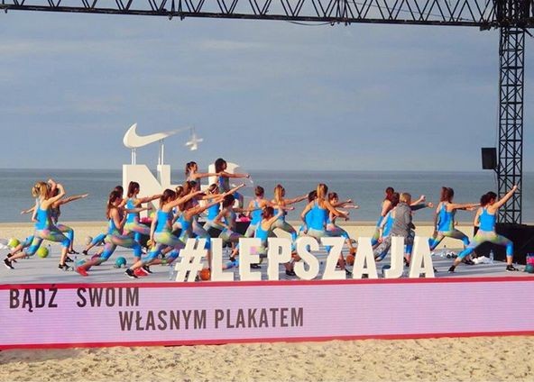 Anna Lewandowska w Juracie trenuje żony i dziewczyny polskich piłkarzy