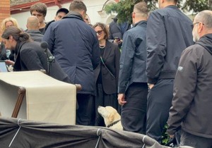 Žena Duška Vujoševića dovela psa na sahranu