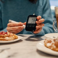 Mennyi a normál vércukorszint értéke étkezés előtt és után?